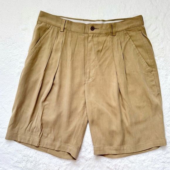 Tommy Bahama Relax Shorts Men's 33 Khaki 100% Silk 9" Pleated Golf Beach Travel‎ - Picture 1 of 6